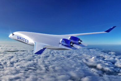 O jato Z4 com a pintura da United Airlines