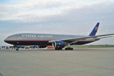O Boeing 777-200 N777UA