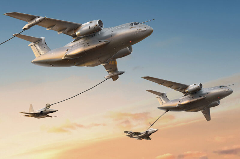O KC-390 em versões com mangueira e lança rígida