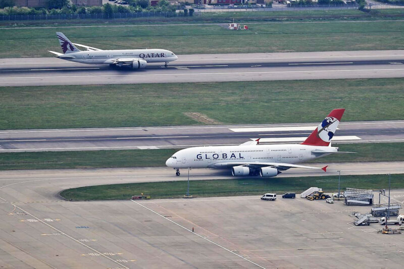 O A380 da Global Airlines no Aeroporto de Gatwick