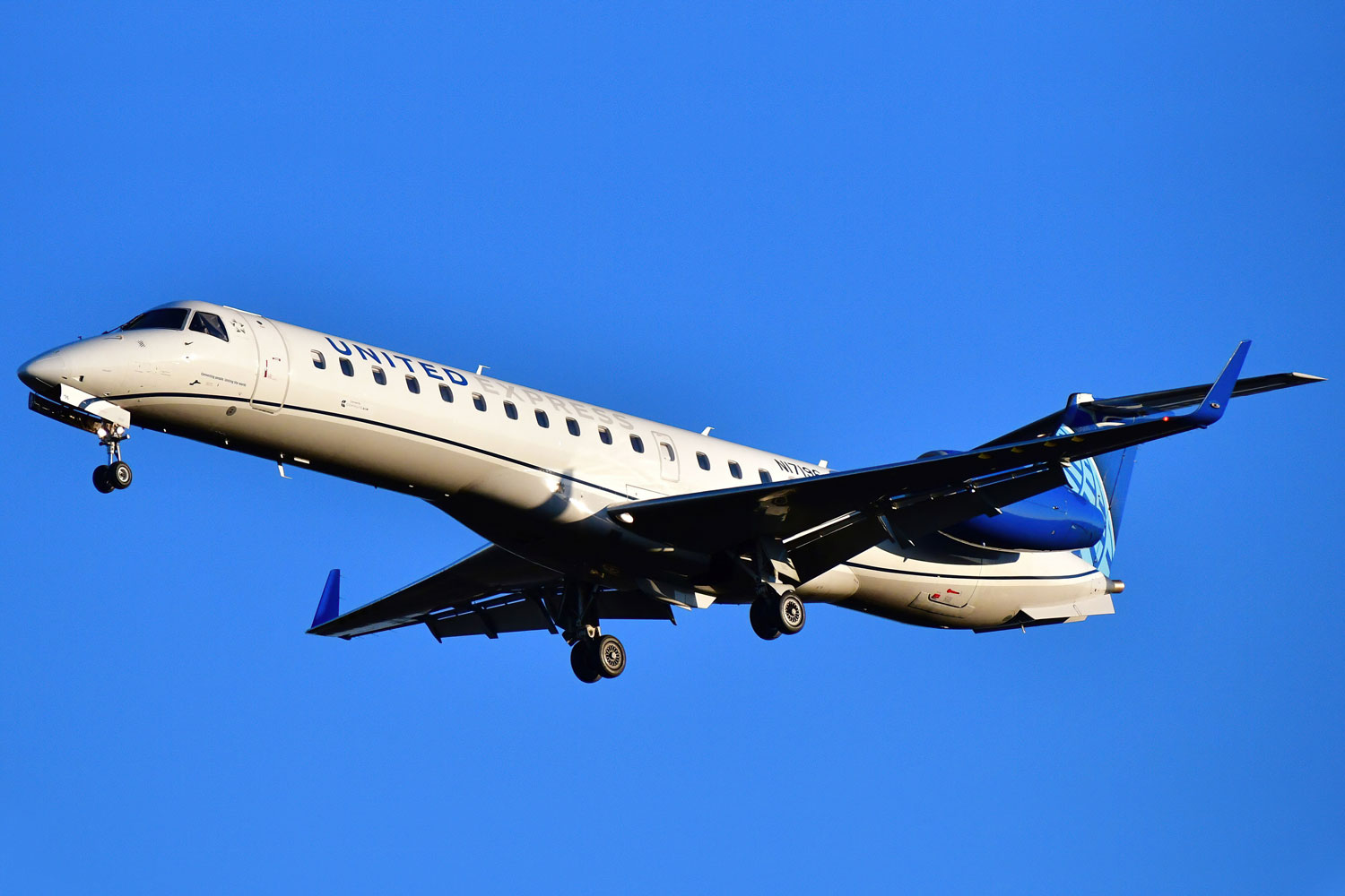 Jato ERJ 145 da CommuteAir que voa sob contrato da United Airlines