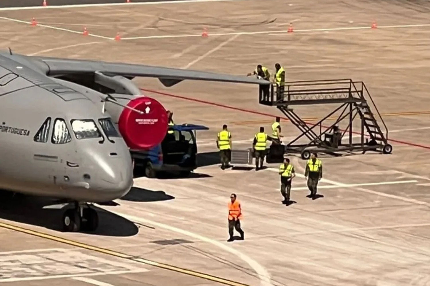 O KC-390 de Portugal avariado em Lisboa