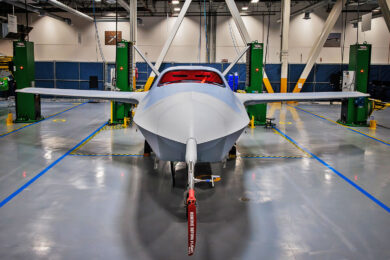 O drone de combate YFQ-42A
