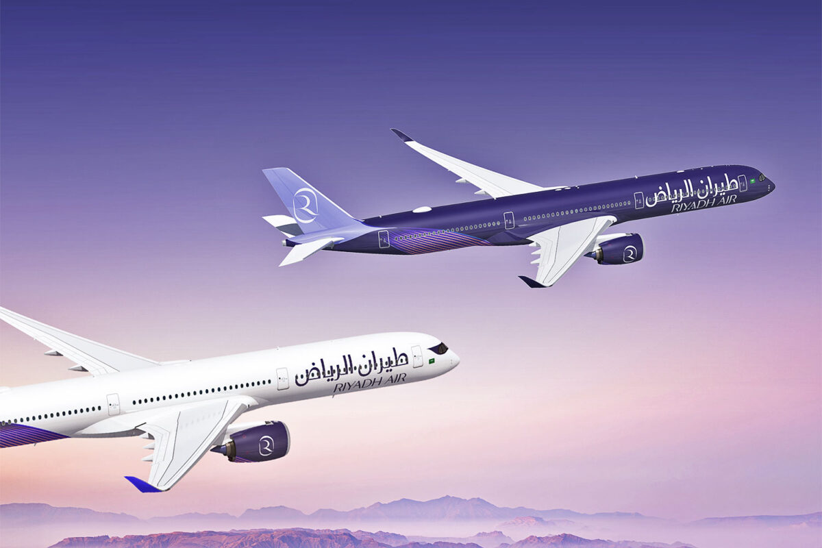 O A350-1000 com os dois padrões de pintura da Riyadh Air