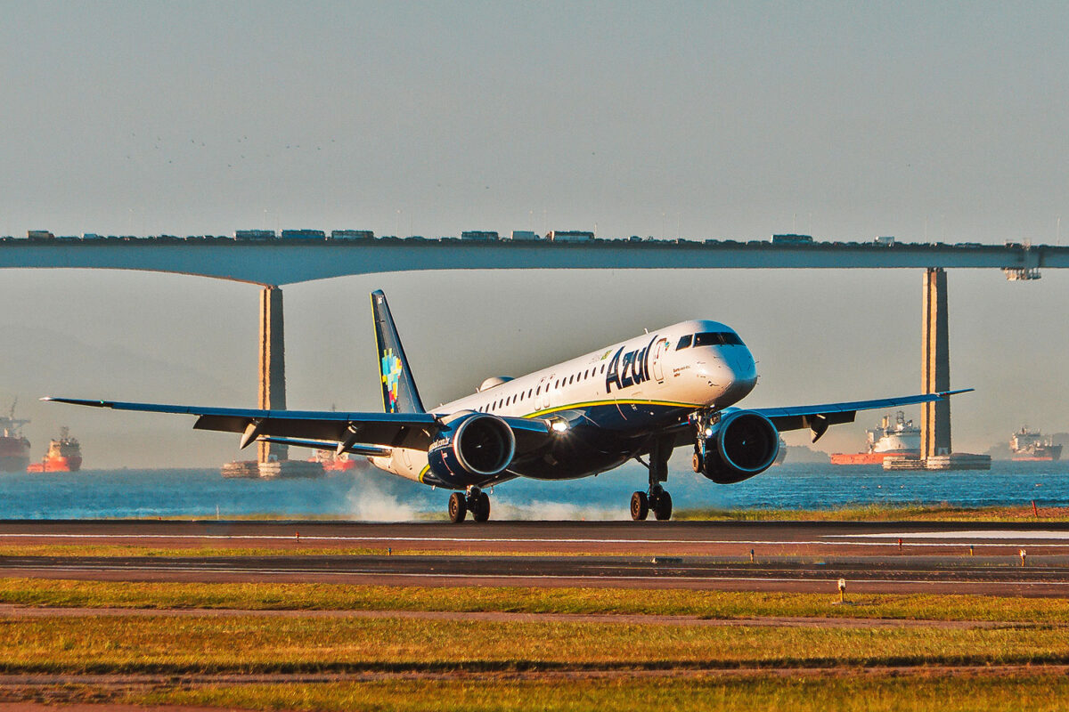 O E195-E2 da Azul pousa no Santos Dumont pela primeira vez