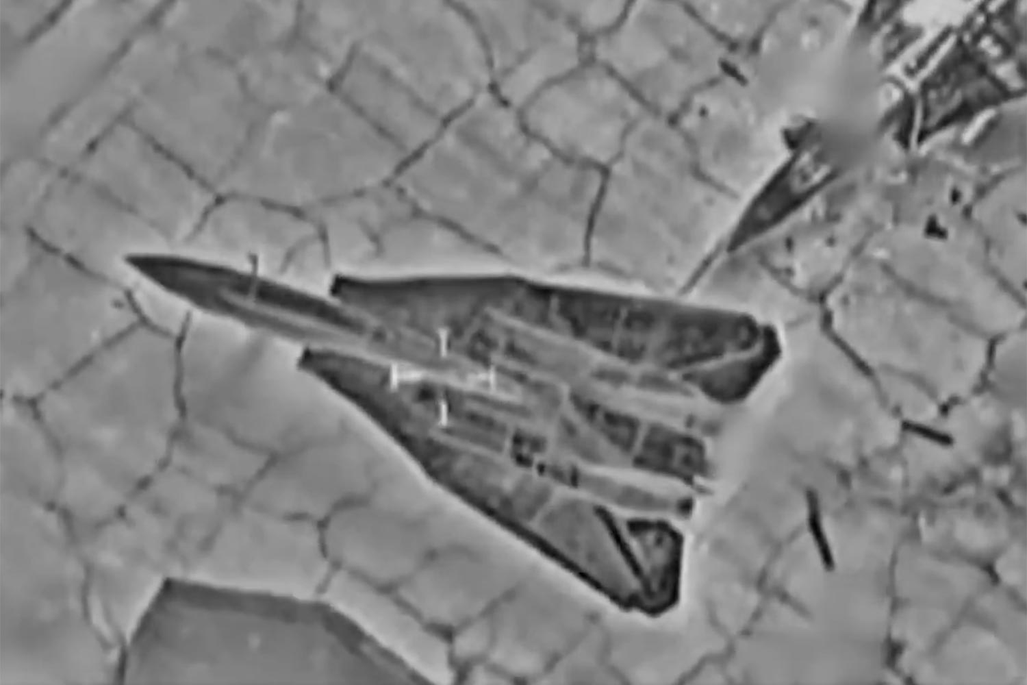 Imagem de infravermelho mostra os dois caças F-14
