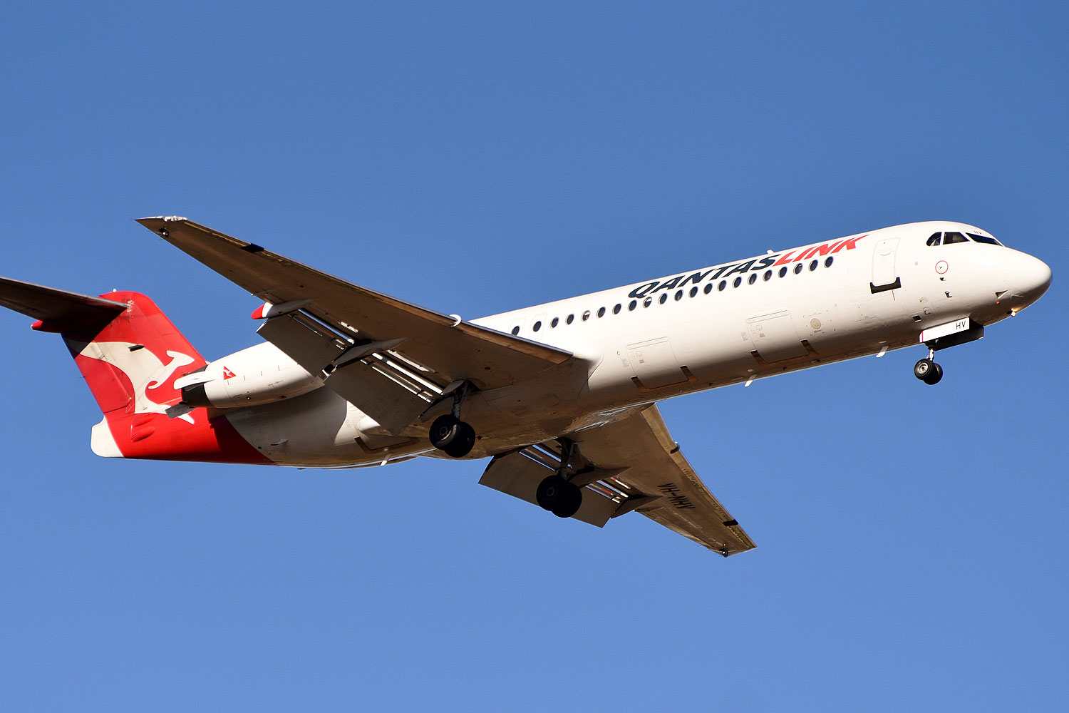 Fokker 100 da QantasLink operado pela Network Aviation