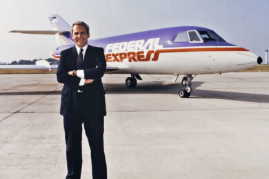 Fred Smith fundou a FedEx em 1971 e inovou o transporte de cargas e remessas
