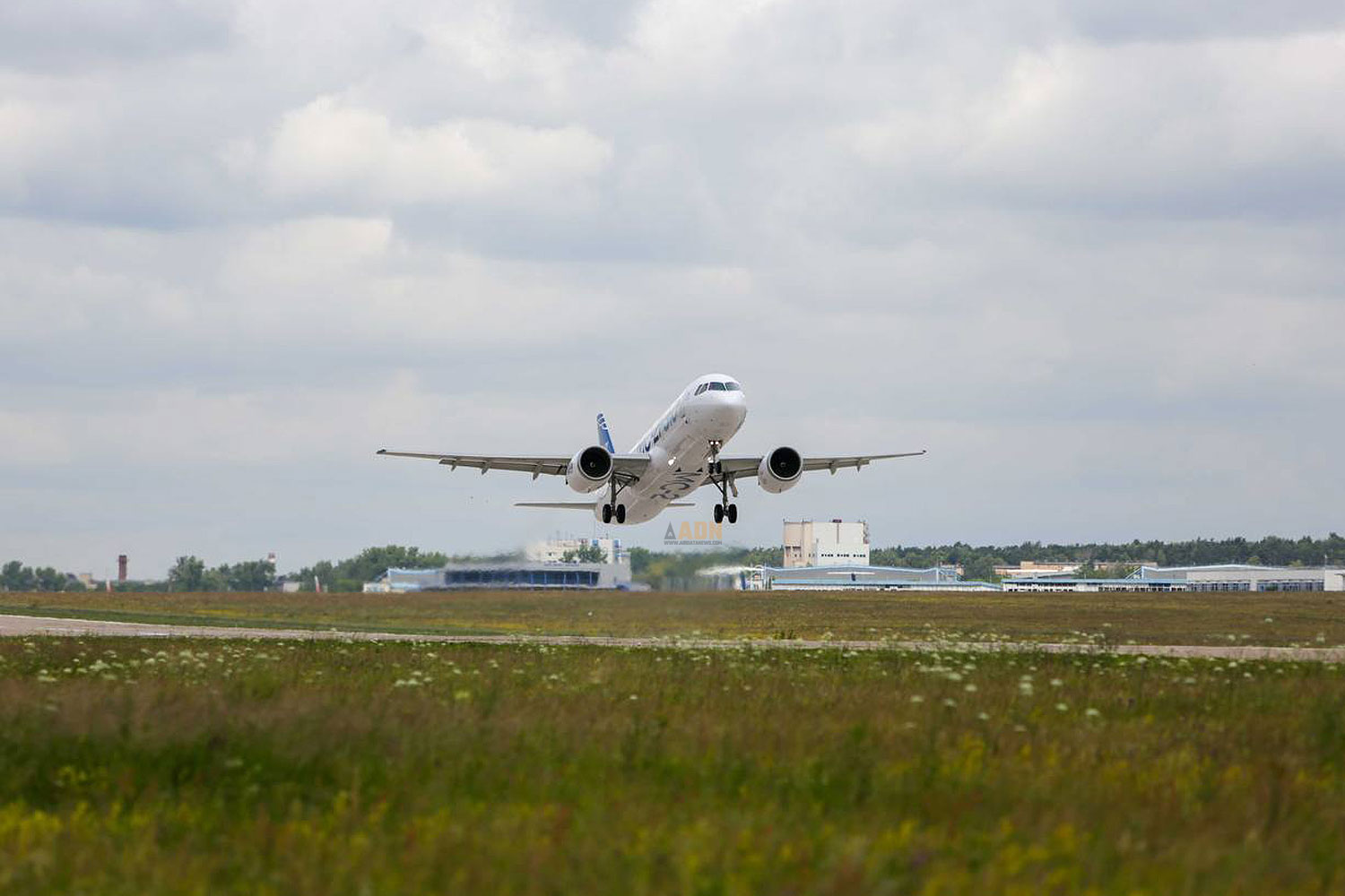O MC-21-310 decola para o primeiro voo de certificação