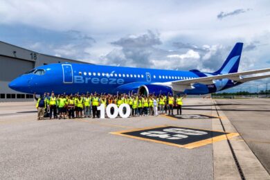 O 100º jato A220 produzido em Mobile, nos EUA