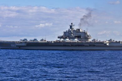 O porta-aviões Kuznetsov quando estava na ativa