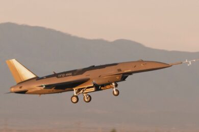 YFQ-44A primeiro voo