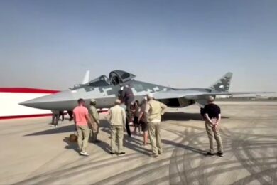 Su-57E chega a Dubai
