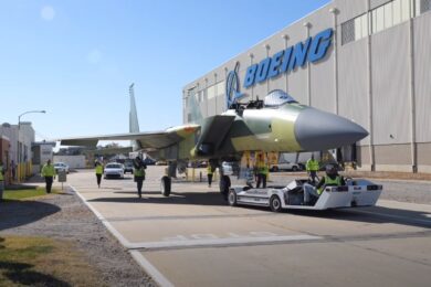 Um F-15EX em processo de fabricação em St. Louis